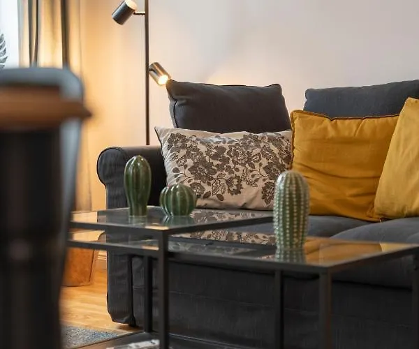 Josef's I Comfort I Metro Access Apartment